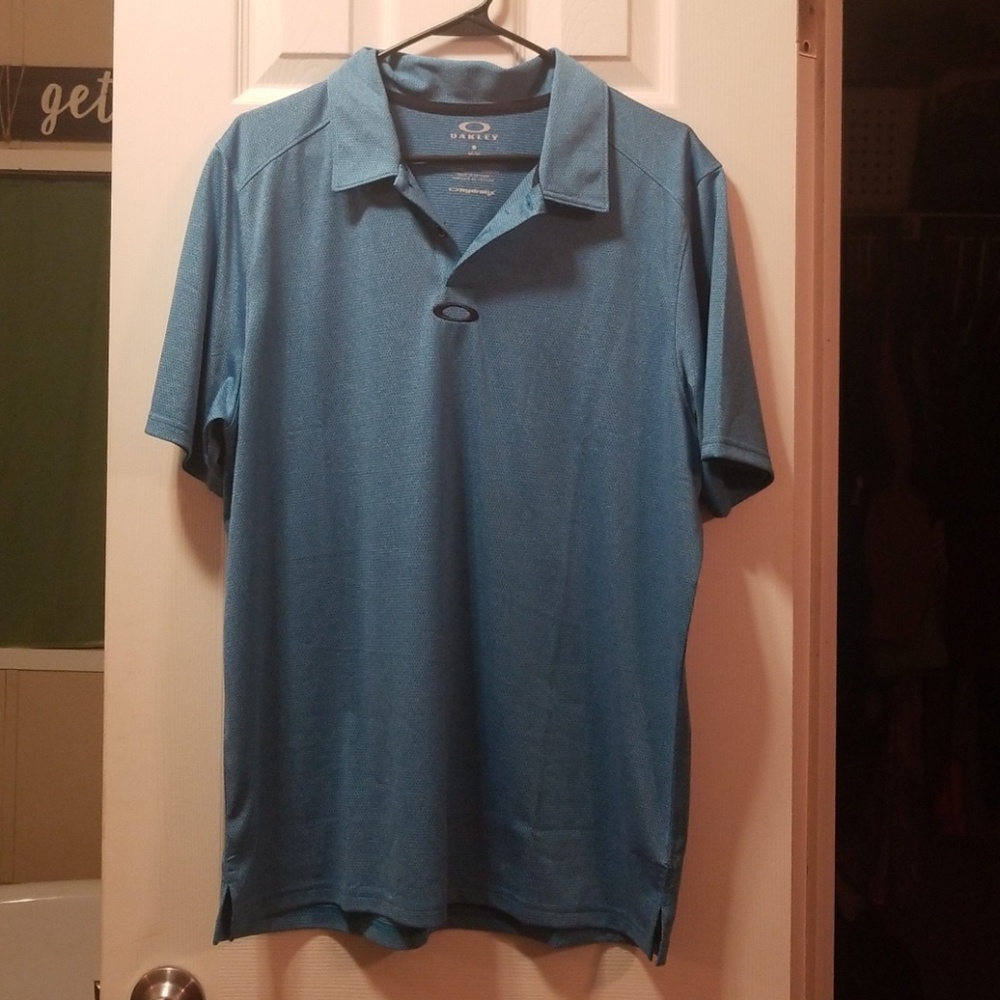 Oakley polo size medium